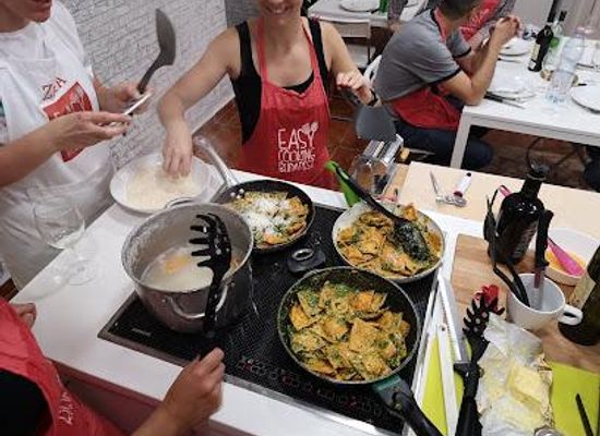 hungary/central-hungary/attraction/easy-cooking-budapest-fozoiskola-csapatepito-fozesek-ceges-csapatepitesek-cooking-class-market-walk