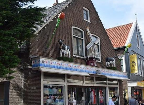 netherlands/west-friesland/attraction/wooden-shoe-factory