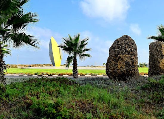 israel/ashdod/attraction/the-eye-of-the-sun-by-motti-mizrachi