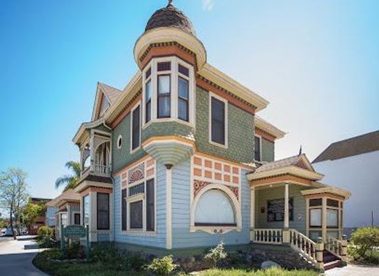 california/orange-county/attraction/the-dr-willella-howe-waffle-house-and-medical-museum