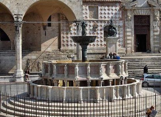 italy/perugia/attraction/the-fontana-maggiore