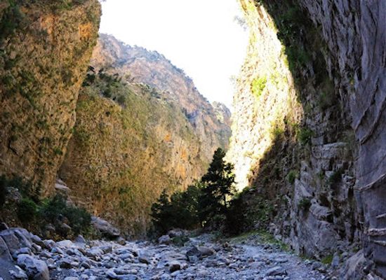 greece/samaria-gorge/attraction/hiking-samaria-gorge