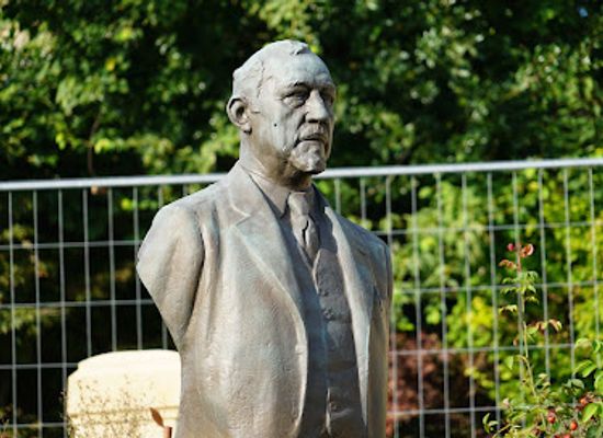 belgium/arlon/attraction/statue-de-paul-reuter