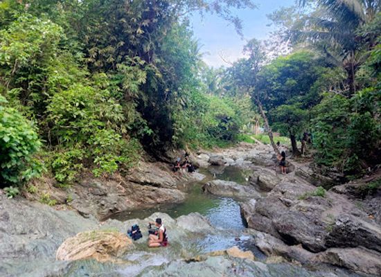 philippines/bicol-region/attraction/kinahulogan-falls