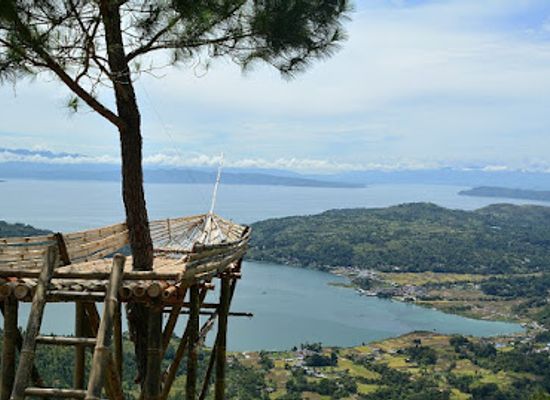 indonesia/lake-toba/attraction/sipinsur-park-geosite-and-pine-forest