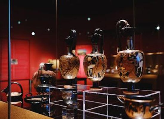 portugal/minho/attraction/the-art-of-drinking-the-bridge-collection