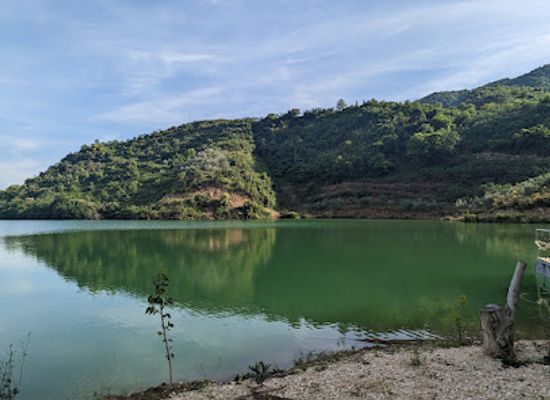 albania/has/attraction/roshnik-s-lake