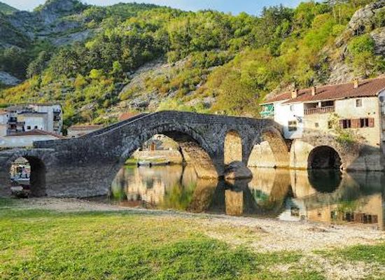 montenegro/bar/attraction/boat-old-bridge-skadar-lake