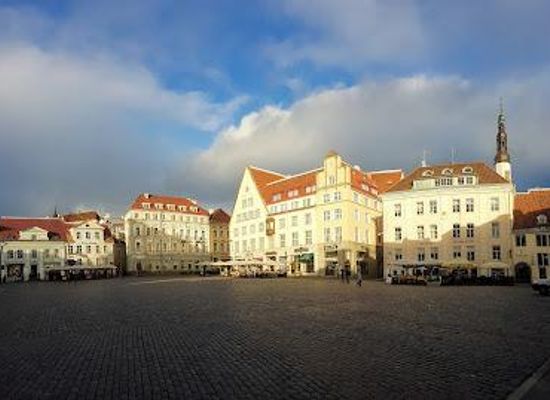 estonia/rapla/attraction/town-hall-square