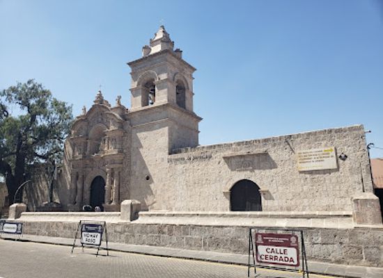 peru/arequipa/yanahuara/attraction/plaza-de-yanahuara