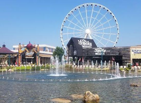 tennessee/knoxville/attraction/the-island-in-pigeon-forge