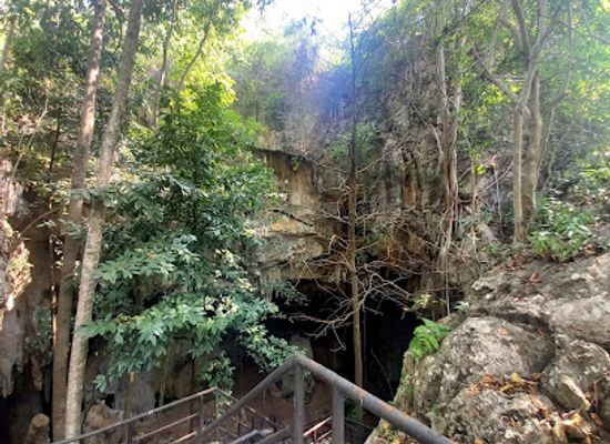 thailand/erawan-national-park/attraction/tham-chaloei-pow-cave-museum