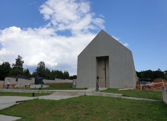 poland/holy-cross-mountains/attraction/museum-of-martyrdom-of-polish-village-michniow