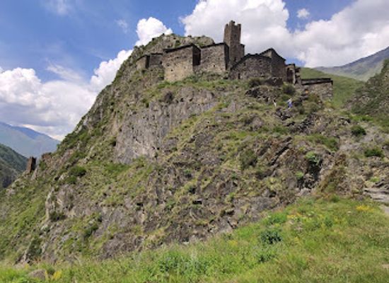 georgia/khevsureti/attraction/mutso-castle