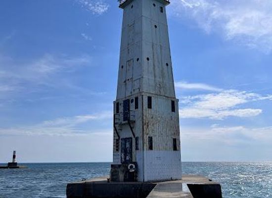 michigan/northern-michigan/attraction/frankfort-public-beach-and-playground