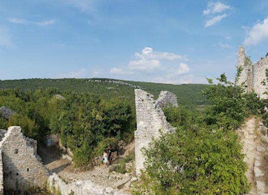 croatia/istria/attraction/dvigrad-ruins