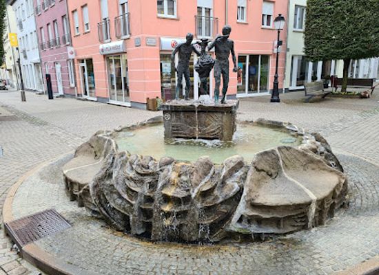 luxembourg/grevenmacher/attraction/brunnen-fontaine-des-messagers