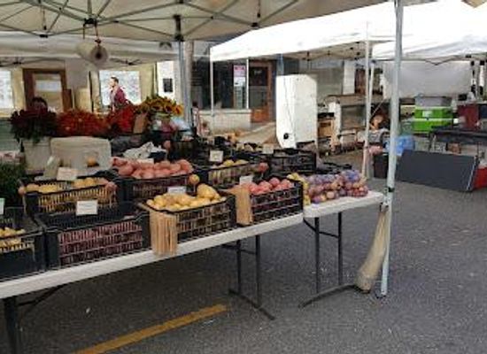 washington/seattle/attraction/ballard-farmers-market