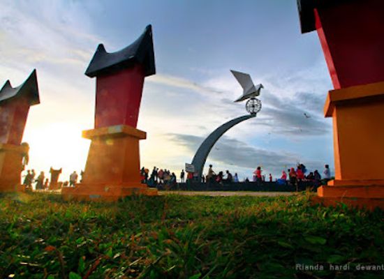 indonesia/west-sumatra/attraction/padang-beach