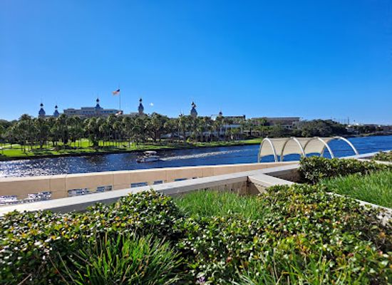 florida/tampa/attraction/tampa-riverwalk