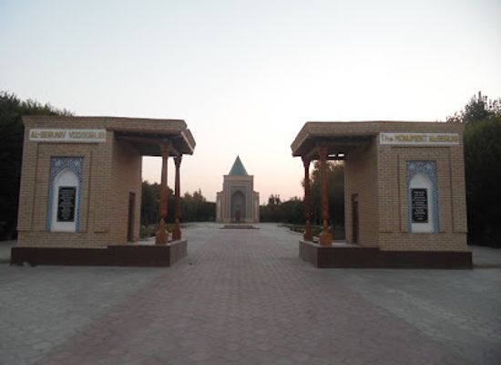 uzbekistan/urgench/attraction/memorialnyy-kompleks-al-beruniy