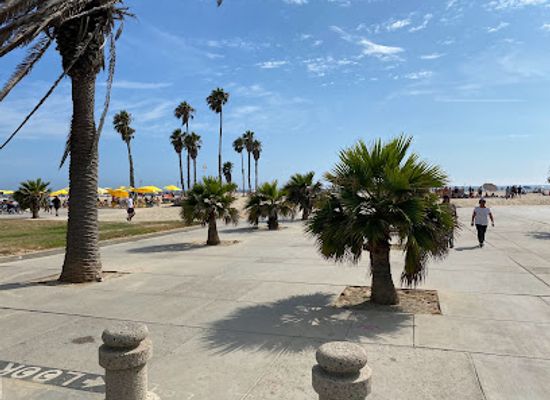 california/santa-monica/attraction/barnard-way-linear-park