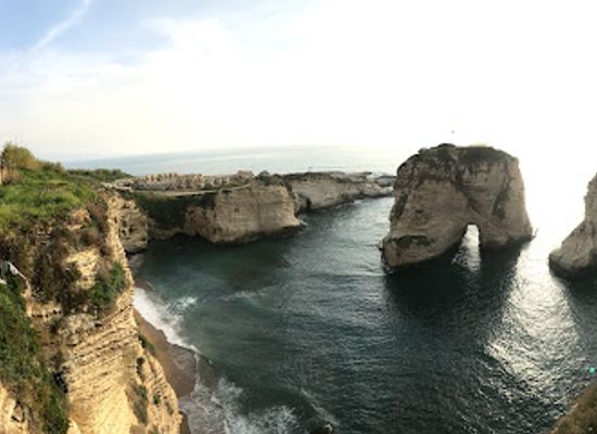 lebanon/baabda/attraction/al-raouche-rocks
