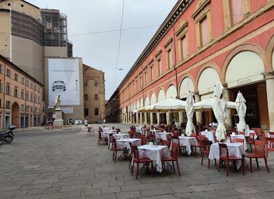 italy/bologna/attraction/piazza-galvani