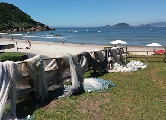 brazil/florianopolis/attraction/naufragados-beach