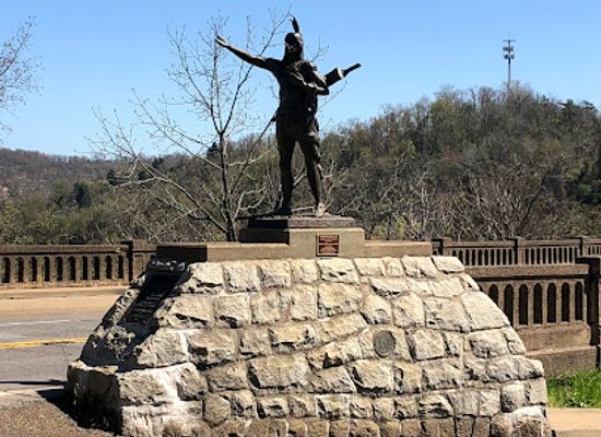west-virginia/wheeling/attraction/mingo-indian-statue