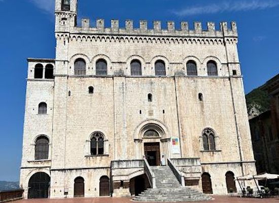 italy/urbino/attraction/palazzo-dei-consoli
