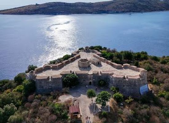 albania/gjirokaster/attraction/the-castle-of-porto-palermo