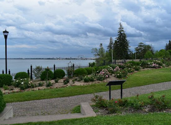 minnesota/lake-superior-s-north-shore/attraction/duluth-rose-garden