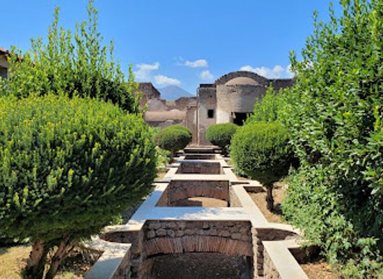 italy/pompeii/attraction/house-of-the-arches