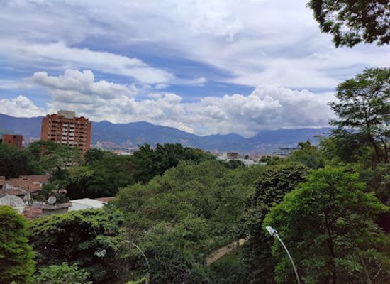 colombia/medellin/el-poblado/attraction/parque-de-la-bailarina
