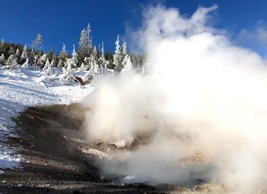 montana/yellowstone-national-park/attraction/beryl-spring