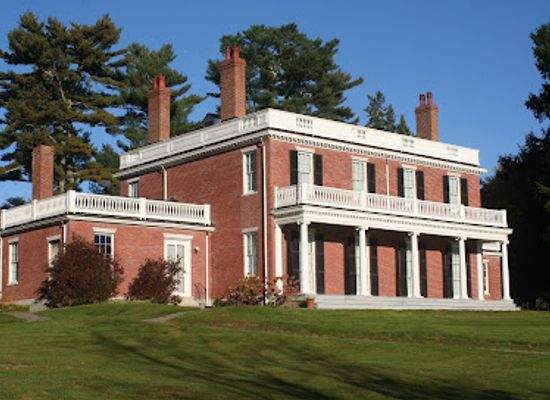 maine/franklin-county/attraction/the-black-house-museum-at-woodlawn