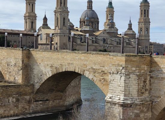 spain/zaragoza/casco-historico/attraction/stone-bridge-zaragoza