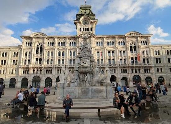 slovenia/portoroz/attraction/unity-of-italy-square