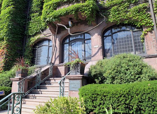 wisconsin/milwaukee/attraction/charles-allis-art-museum