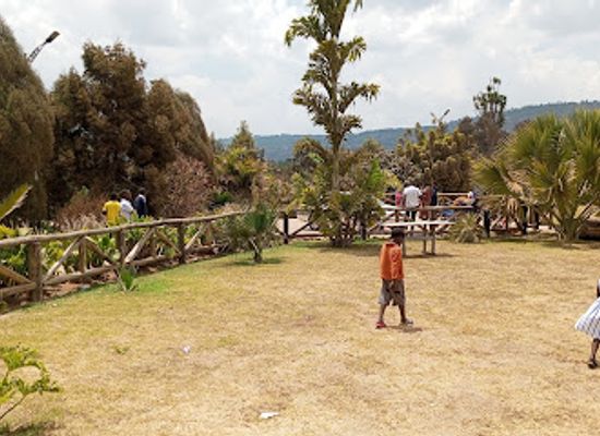 uganda/lake-bunyonyi/attraction/rose-gardens