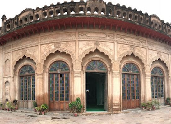 india/lucknow/attraction/maqbra