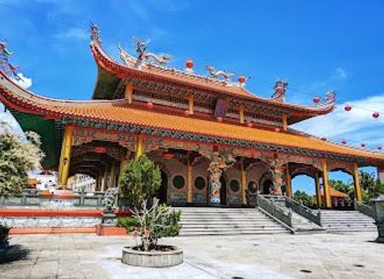 brunei/kuala-belait/attraction/lian-hua-san-san-ching-temple
