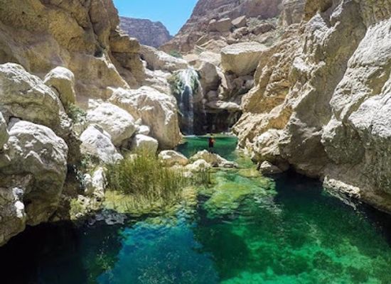 oman/ash-sharqiyah-south-governorate/attraction/wadi-al-arbeieen-waterfalls