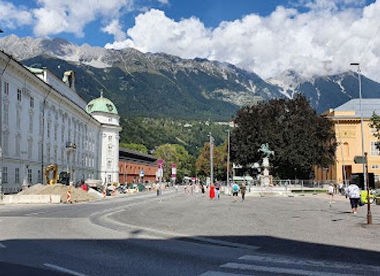 austria/innsbruck/attraction/leopoldsbrunnen