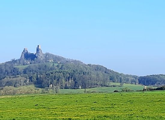 czechia/beskydy-mountains/attraction/trosky-state-castle