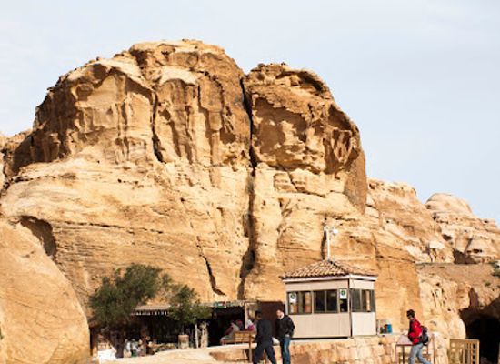 jordan/petra/petra-archaeological-park/attraction/obelisk-tomb-bab-as-siq-triclinium