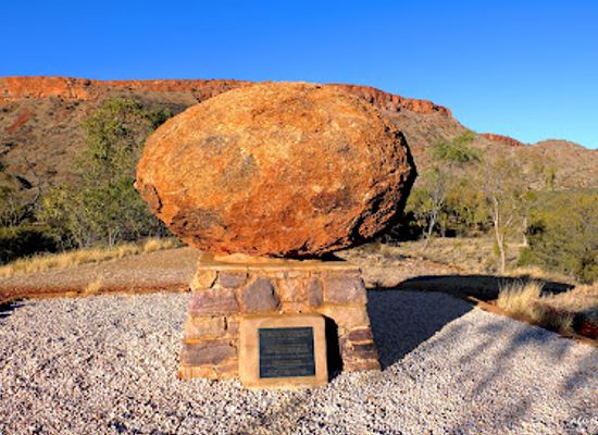 australia/red-centre/attraction/john-flynn-s-grave-historical-reserve