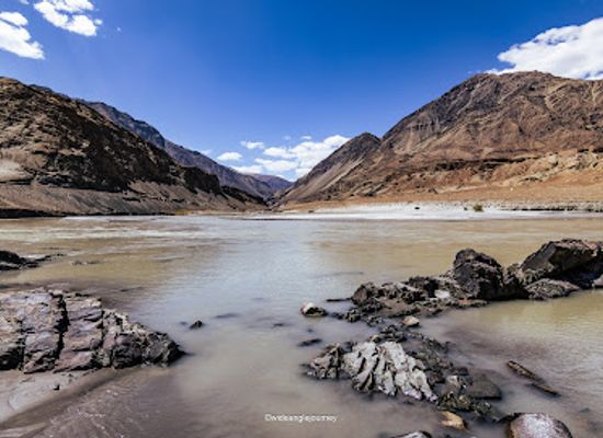 india/ladakh/attraction/indus-zanskar-river-sangam