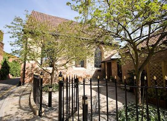 united-kingdom/leeds/attraction/bedern-hall